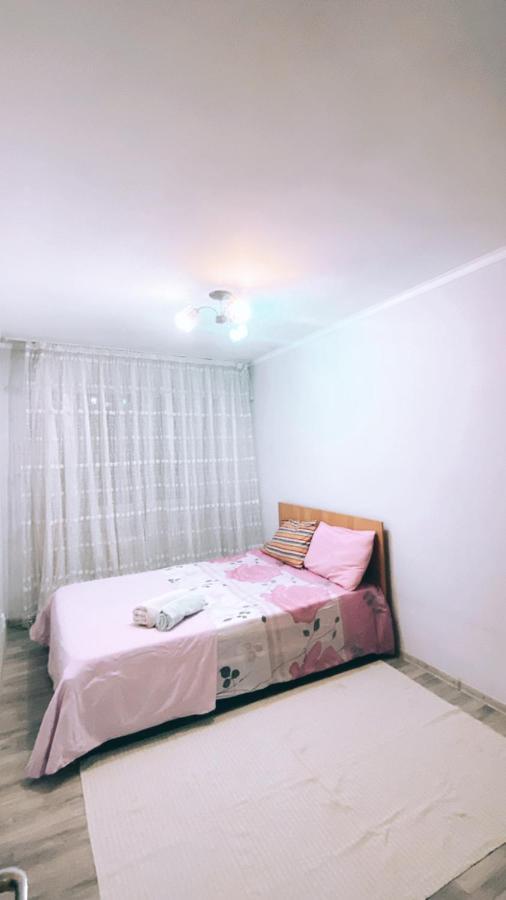 2 Комн Квартира На Новой Площади Apartment Almaty Bagian luar foto
