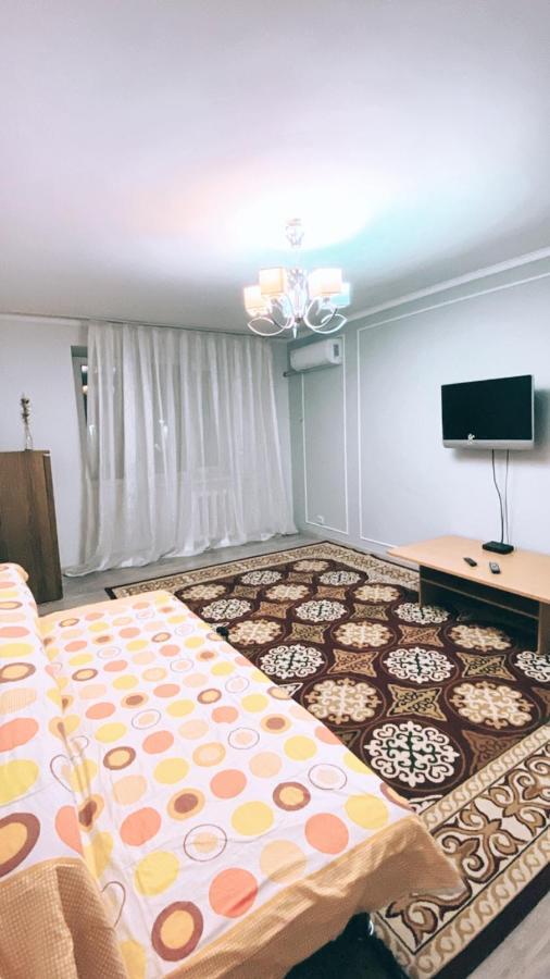 2 Комн Квартира На Новой Площади Apartment Almaty Bagian luar foto
