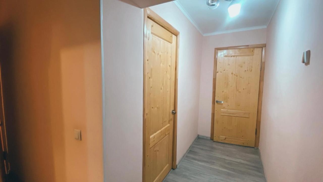 2 Комн Квартира На Новой Площади Apartment Almaty Bagian luar foto
